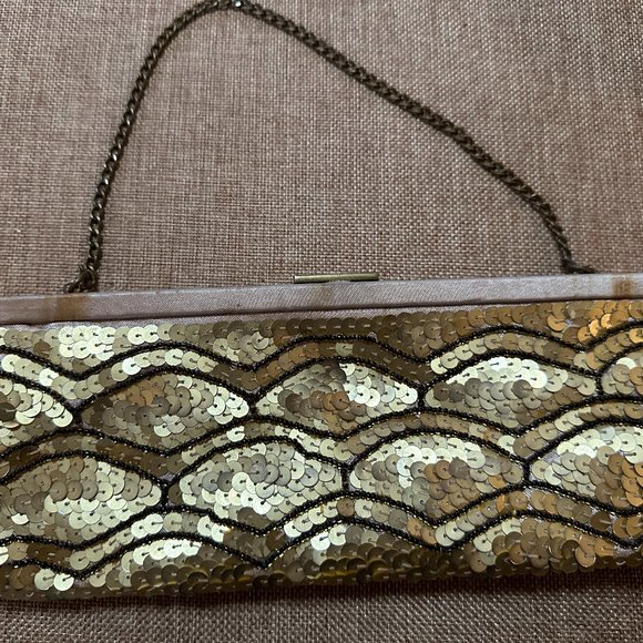 Banana Republic gold sequined clutch - Picture 1 of 3